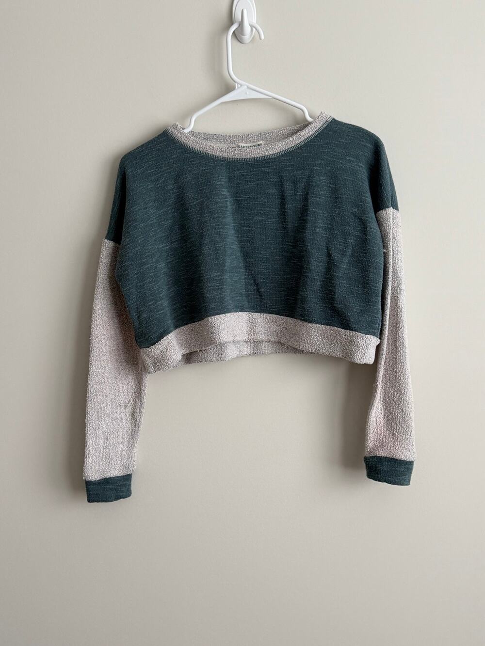 Earthbound Trading Co Green Colorblock Cropped Sweater Size Small